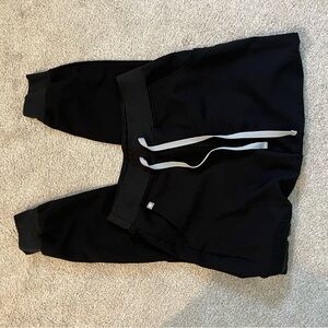 Figs black scrub set TOP WITG TINY BLEACH STAINS